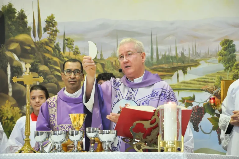 Pe. Adelmo Celebra 40 Anos de Sacerdócio Pe. Adelmo Celebra 40 Anos de Sacerdócio
